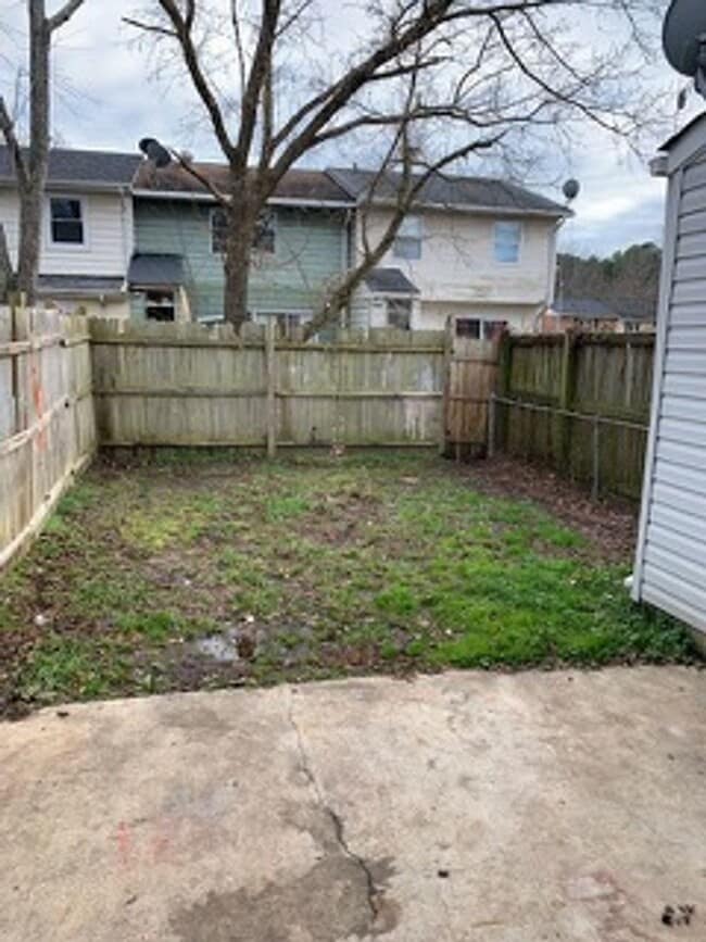 Building Photo - 46849 Flower Dr