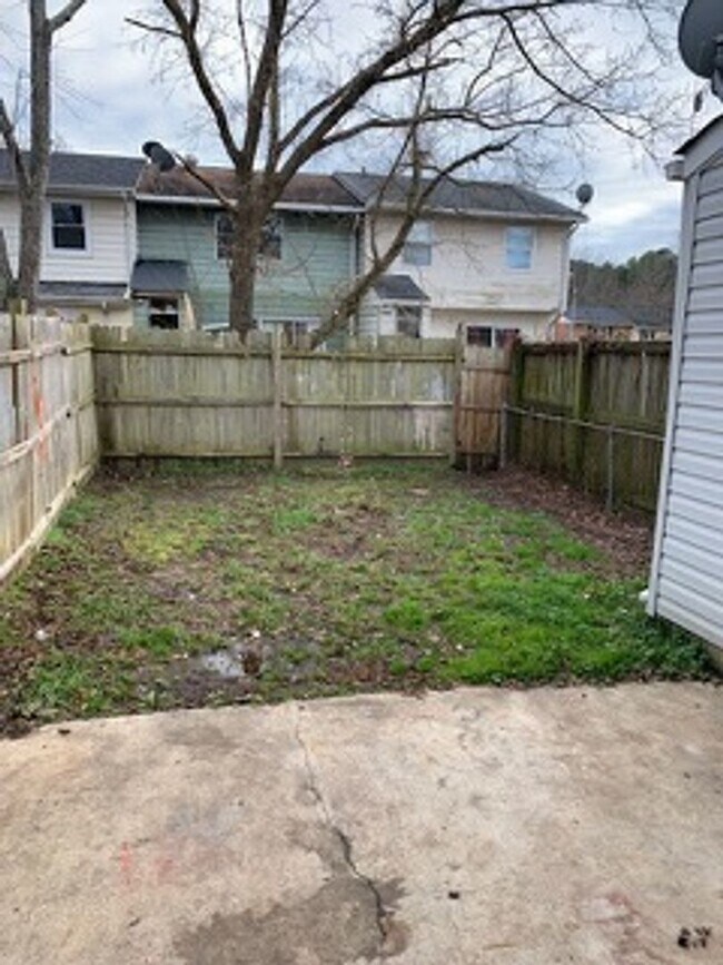 Foto del edificio - 46849 Flower Dr