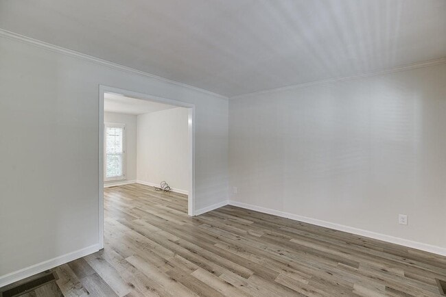 Building Photo - 6655 Lake Run Dr