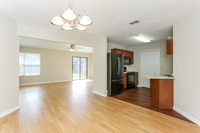 Building Photo - 3 Bedroom Jacksonville Home