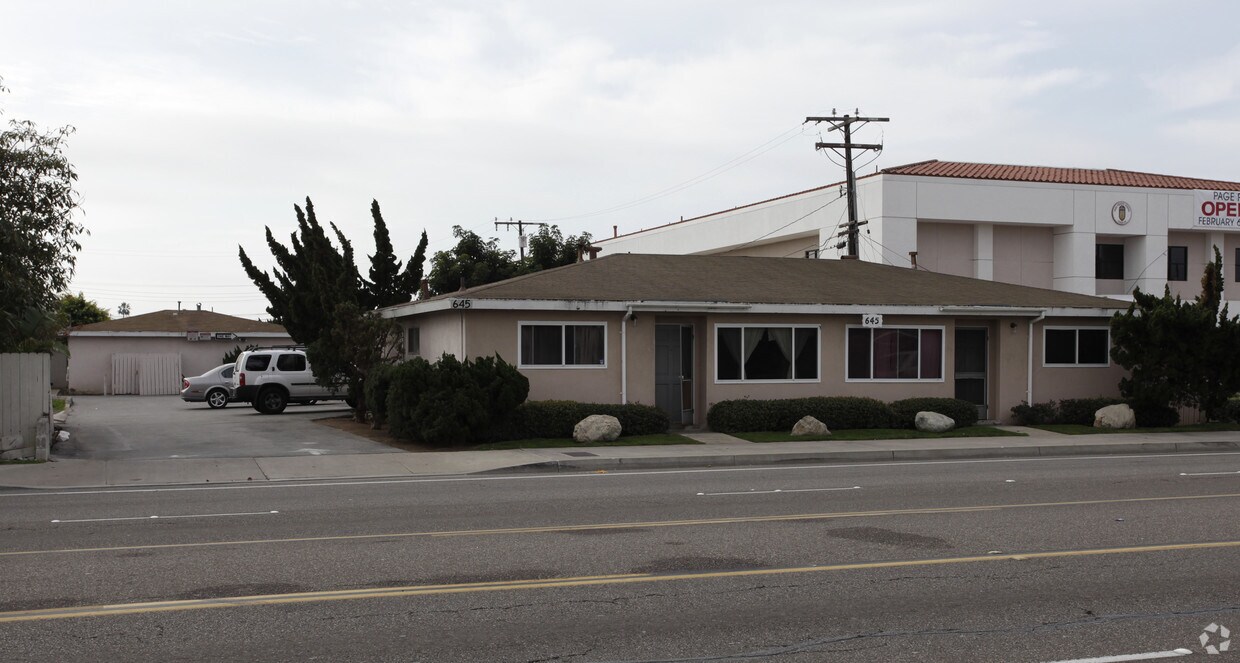Primary Photo - 645 Victoria St