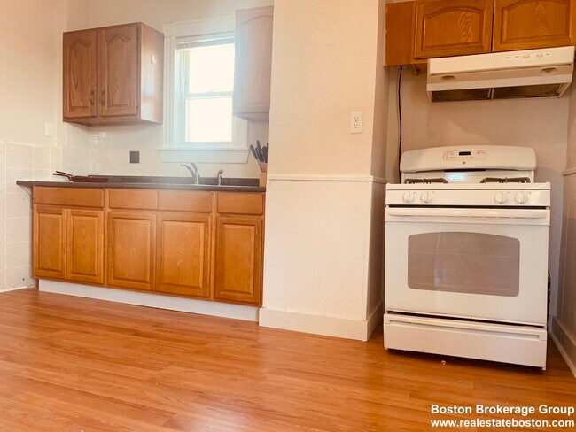 Building Photo - 45 Crescent Ave