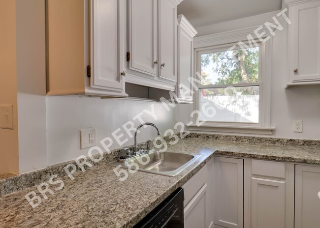 Foto del edificio - Remodeled Duplex 2 bedroom in Clinton Twp.