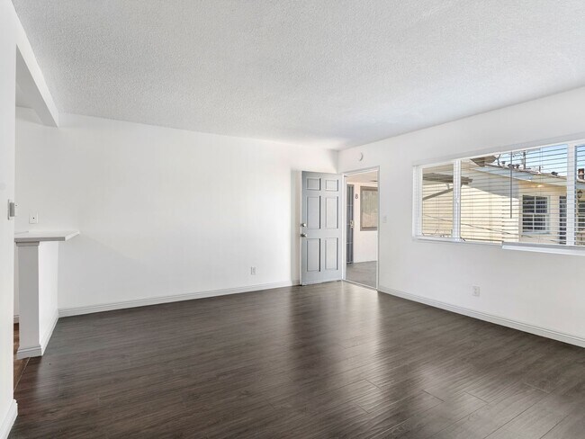 Foto del edificio - 1335 Stanley Ave