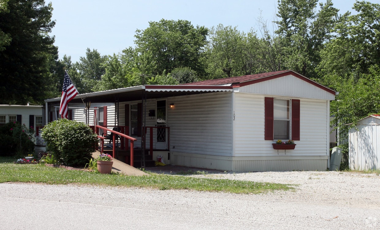 7515 E Old Trails Rd, Indianapolis, IN 46219 Apartments Indianapolis