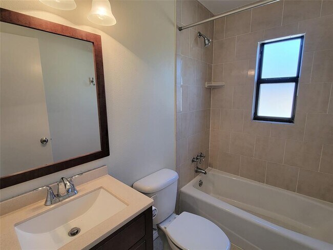 Foto del edificio - 11527 Broadmoor Dr