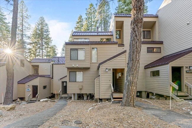 Building Photo - SKI LEASE:  Updated Townhome in Wooded, Central North Lake Location!