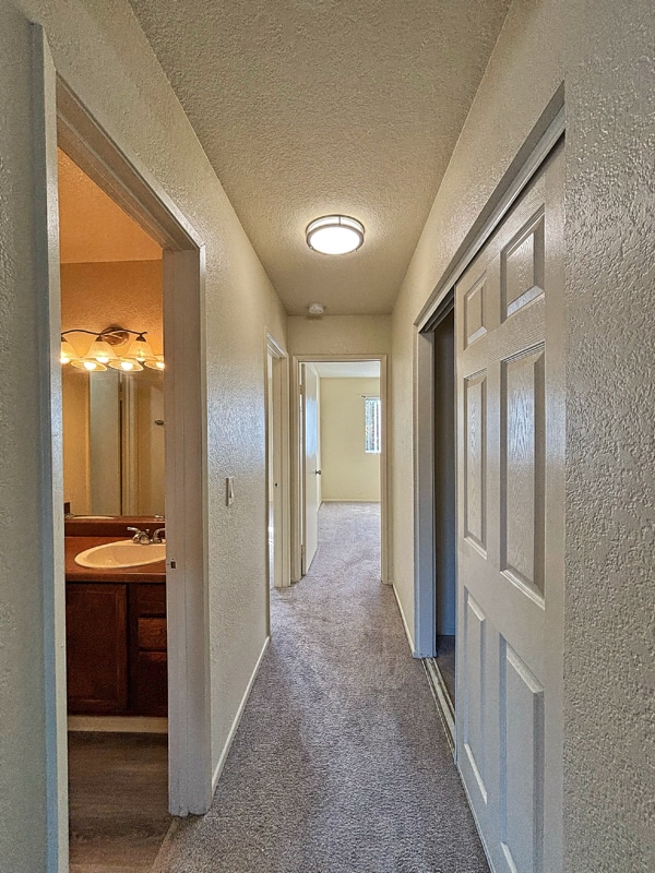 Building Photo - 126 W Electric Ave