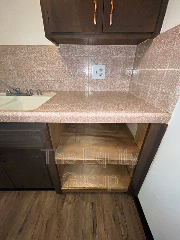 Foto del edificio - 2837 W Walnut Ave