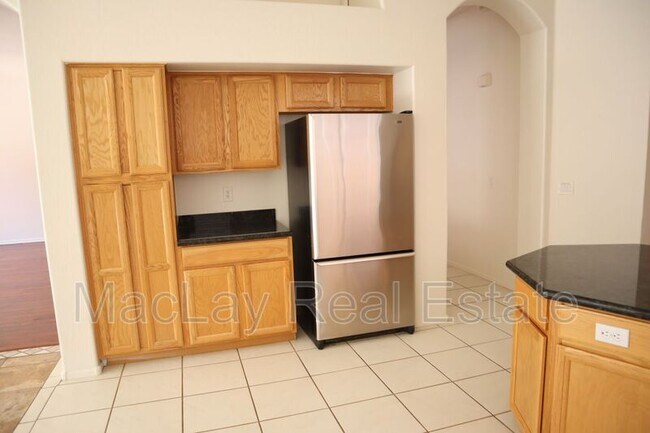 Building Photo - 3820 S Barberry Pl