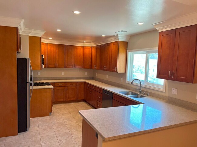 Foto del edificio - Beautiful 4bd/2ba in desireable neighborho...