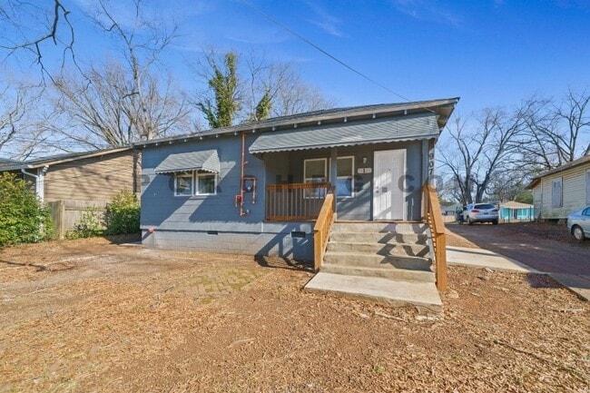 Building Photo - 907 Maple Ave SE