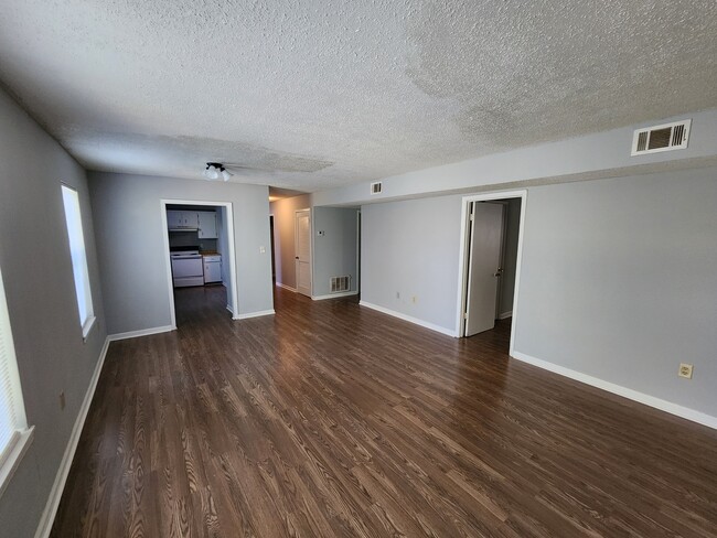 Foto del edificio - 132 Pinehurst Ct