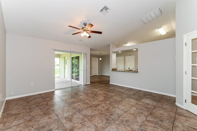 Building Photo - 719 Roma Ave S