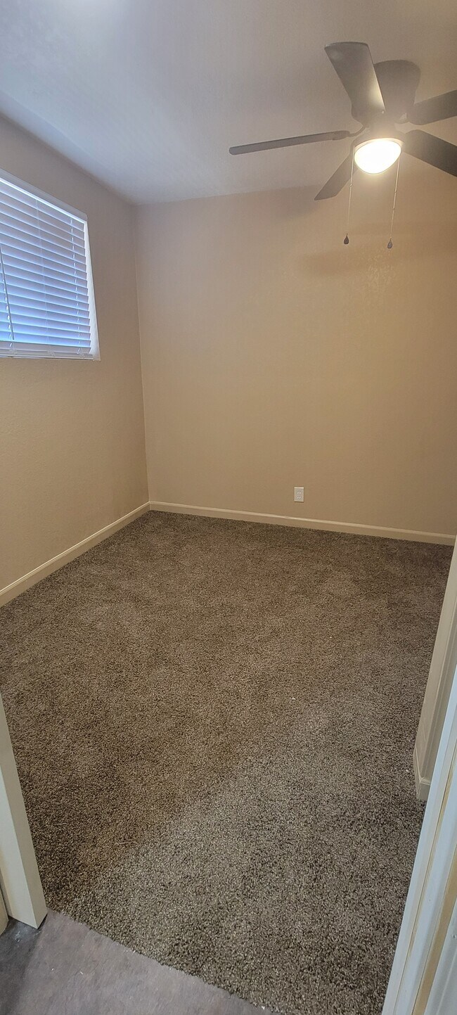 Foto del edificio - 2261 Young Ave