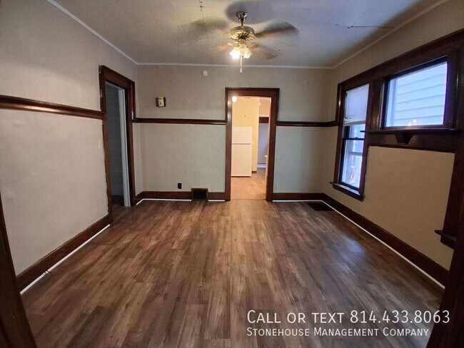 Foto del edificio - 622 E 6th St