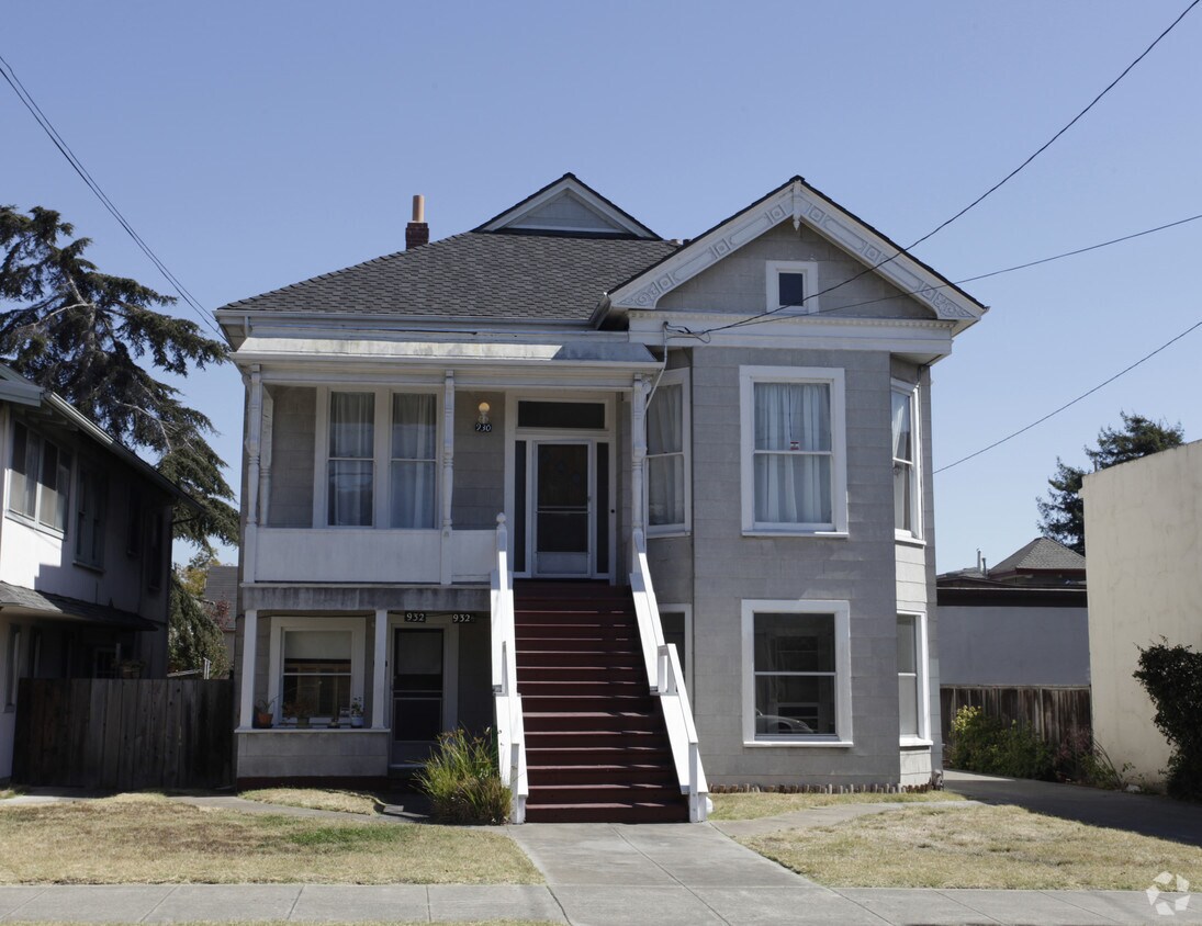 Building Photo - 930 Park St