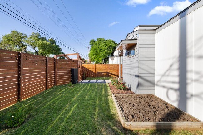 Foto del edificio - 4325 Banister Ln