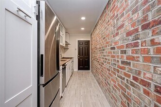Building Photo - 1747 Wroxton Ct