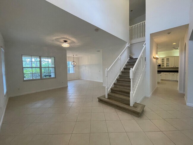 Building Photo - 1811 Flower Dr