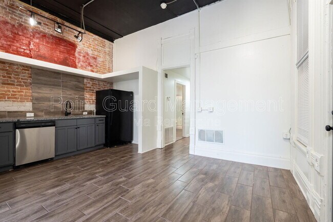 Foto del edificio - 518 E Douglas Ave