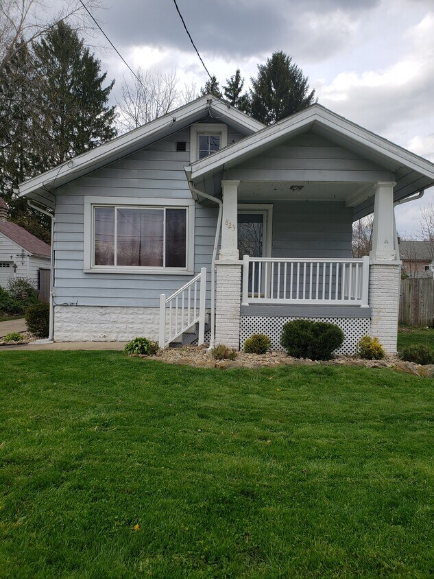 Foto principal - 823 Curtis Ave