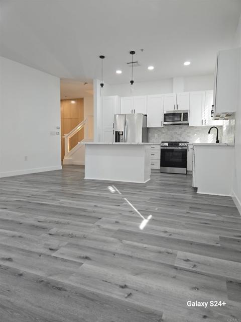 Foto del edificio - 110 W Island Ave