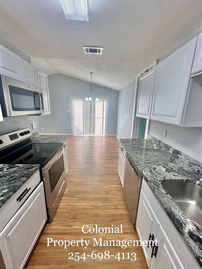 Foto del edificio - AVAILABLE NOW! 1/2 OFF 1st Month's RENT IF YOU MOVE IN DURING DECEMBER!!!