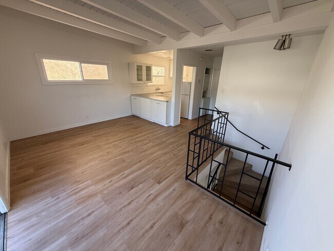 Foto del edificio - 1544 S Beverly Glen Blvd