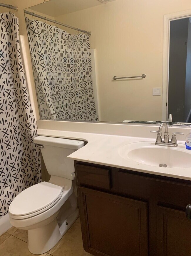 Foto del edificio - Beautiful Single-Level 3-Bedroom with Priv...