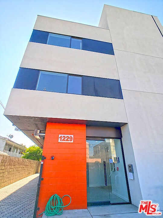 Building Photo - 1229 S Kingsley Dr