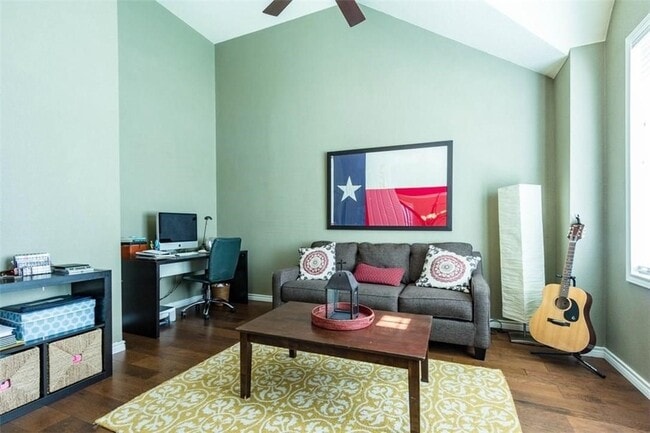 Photo - 4633 Chandler Dr House