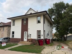 Building Photo - 330 N Spring Ave
