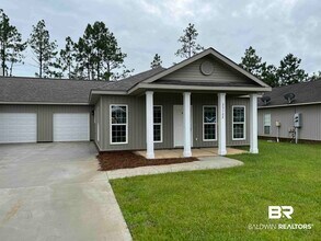 Building Photo - 33122 Stables Dr