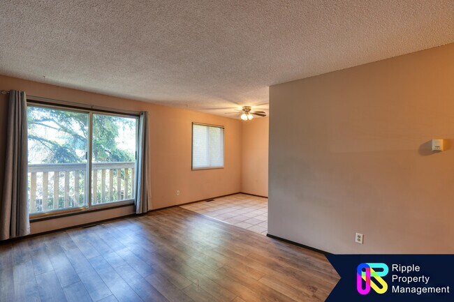 Photo du bâtiment - 7712 Bowness Rd NW