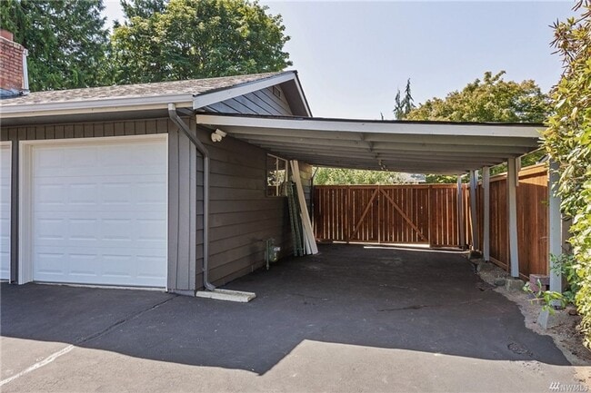 Photo - Beautifully Remodeled 3 Bed 2 Bath Kirklan... House