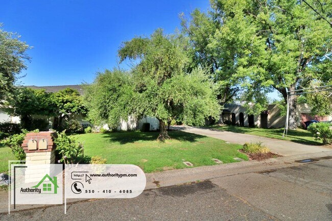 Building Photo - 3926 Golf Dr