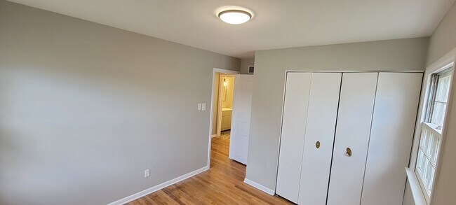 Foto del edificio - 8 Greenfield Ct