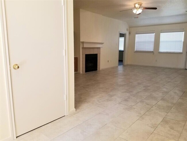Building Photo - 19330 Larissa Dr