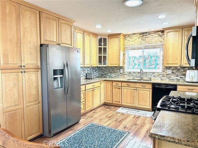 Foto del edificio - 6131 Glenwood Dr