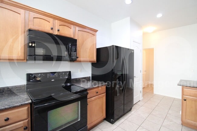 Building Photo - 8147 W Lynwood St