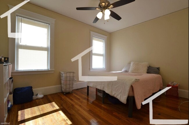 Foto del edificio - Large, updated 3 bed with in-unit laundry.