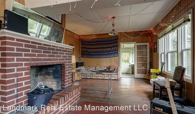 Building Photo - 8 br, 3 bath House - 1706 Lakeway Drive