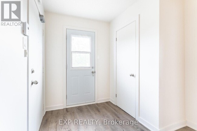 Building Photo - 261-261 Longueuil St