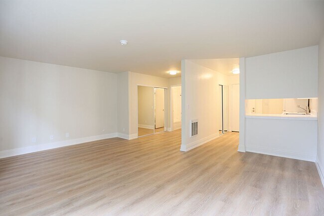 Building Photo - 230 Wayne Ave