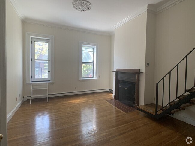 Building Photo - 317 Beacon St