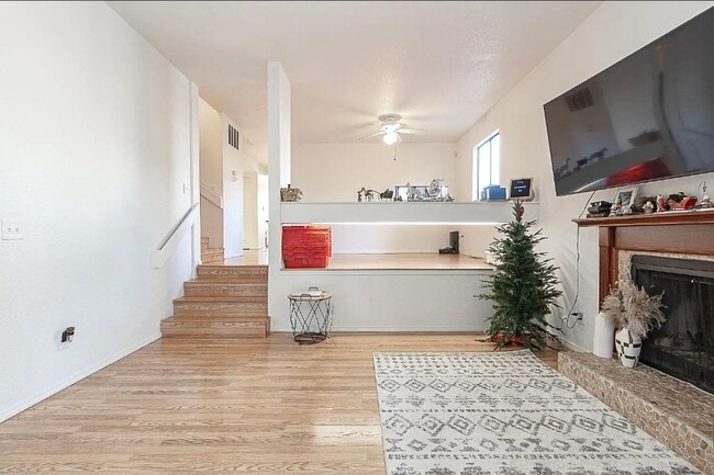 Building Photo - 501 Rose Ave