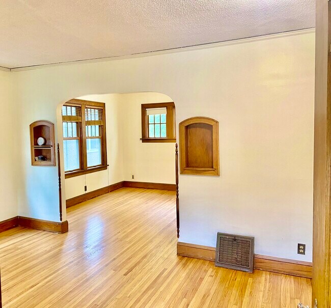 422 N 4th St, Mankato, MN 56001 House Rental in Mankato, MN