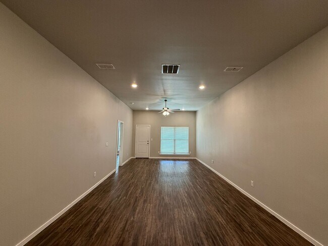 Foto del edificio - Willowbend Townhome Now Available