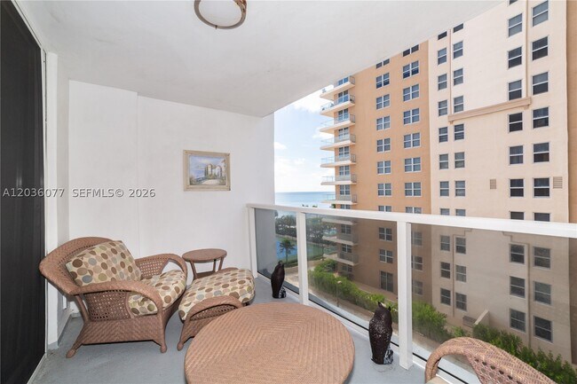 Building Photo - 1904 S Ocean Dr